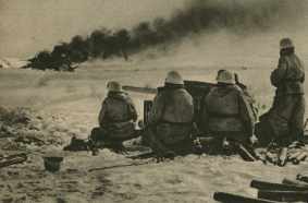 Fot.9 Niemiecka armata p-panc kal. 7,5 cm w akcji.
Fot. Die Wehrmacht